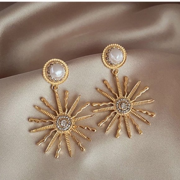 MYTH X DREAM Jewelry - 💕LAST ONE Sun Boho Firework Faux Pearl Earrings